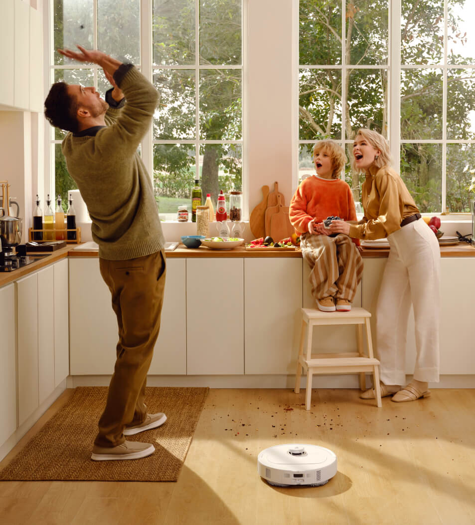 roborock qrevo maxv built-in intelligent voice assistant to start cleaning